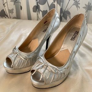 MIchael Kors Silver Pumps